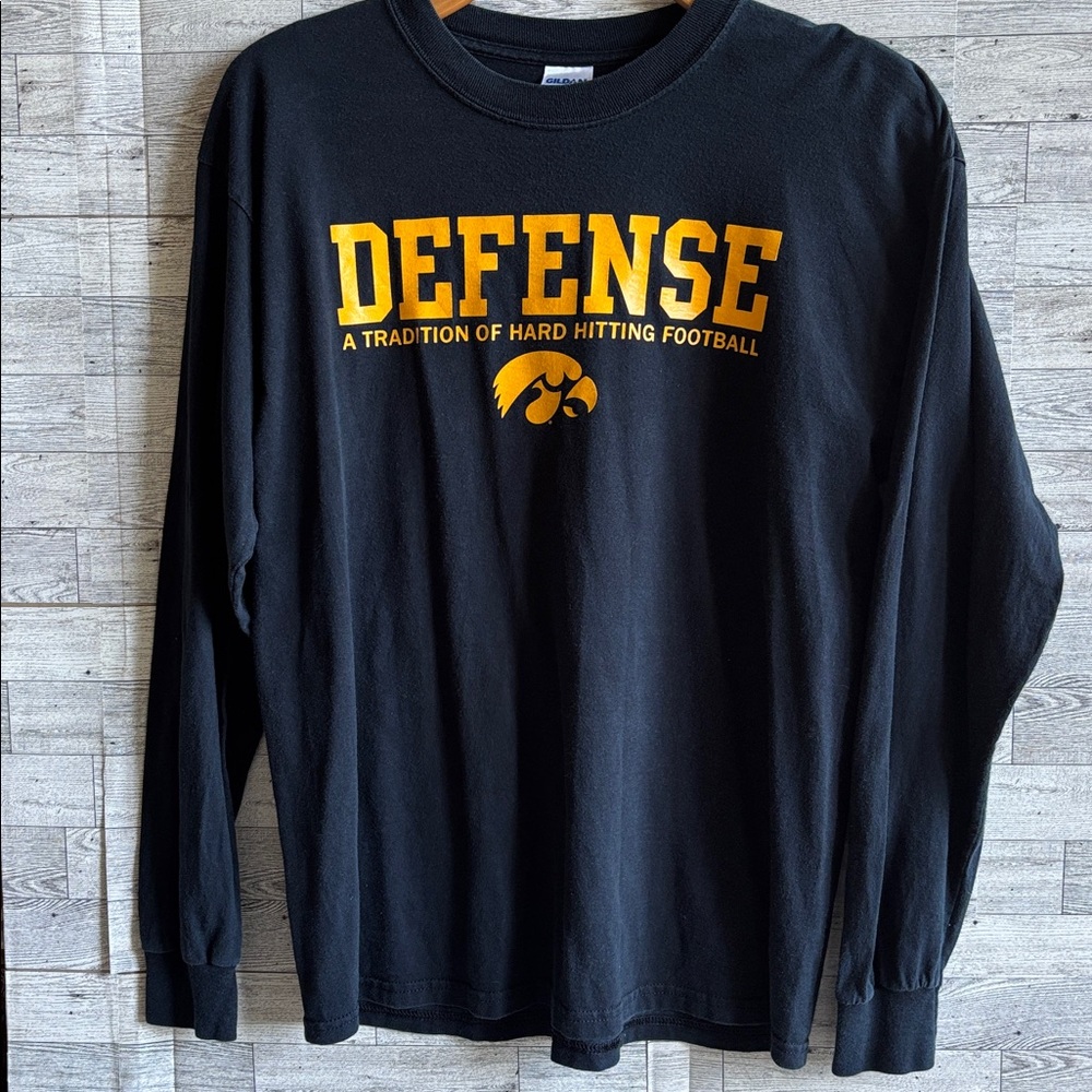 Iowa Hawkeyes shirt black long sleeve tee men’s large‎ Defense Football Vintage